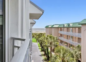 Beach Club Condo w/ Pool & Balcony - Image 2