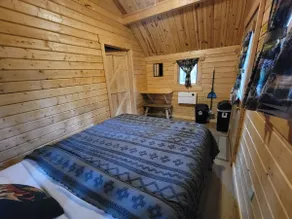 Rustic 2 Room Cabin on the Base of Mount Shasta - Image 2
