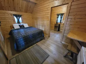 Rustic 2 Room Cabin on the Base of Mount Shasta - Image 4
