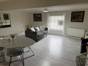 Townhouse Apartment - Image 2