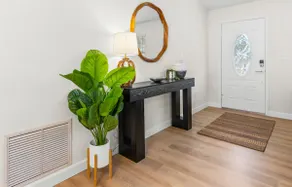 Luxury 5 STAR-2 min drive to DT- Steps to Lake - Image 3