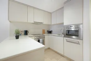 Tranquil and Modern One Bedroom Apartment - Image 3