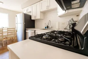 The Terrace Haven – 2BR Comfort, 15 Min to O’Hare - Image 5