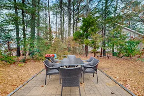 Dog-Friendly Coastal Oasis with Yard & AC - Image 4