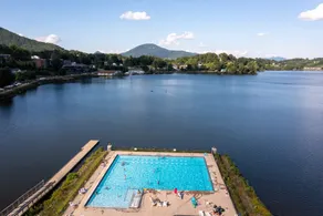 Dog-friendly condo, renovated kitchen, pool - Image 4