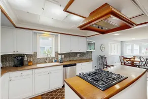 Dreamy Coastal Cottage with Free WiFi, Full Kitche - Image 2