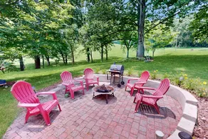 Country Farmhouse, Fireplace, Fishing Pond - Image 3