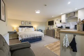 Large Studio with Parking Kitchen and Bathroom DE1 - Image 5