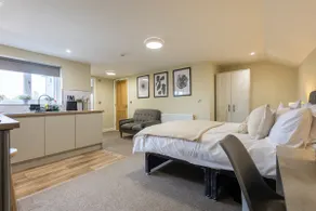 Large Studio with Parking Kitchen and Bathroom DE1 - Image 3