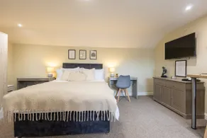 Large Studio with Parking Kitchen and Bathroom DE1 - Image 4