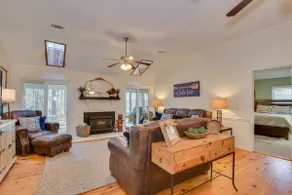 Clarks Hill Lake Escape on Jamaica Avenue! - Image 2