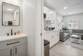 Charming 1BD 1BA, Central Loc! - Image 3