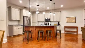 Elegant Loft Located Right On Broad Street - Image 5