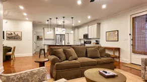 Elegant Loft Located Right On Broad Street - Image 2