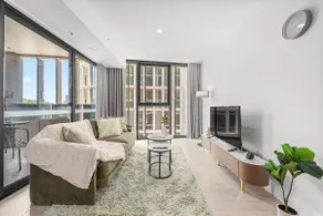 Stylish 1BR CBD Stay, Lake View, Gym n Parking - Image 2