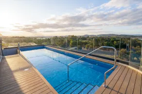 Stylish 1BR CBD Stay, Lake View, Gym n Parking - Image 5