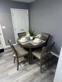 Cozy Luxe Escape 2 BR/2.5 BA/close to downtown. - Image 4