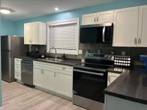 Hot Tub, Walk to Caesars, Free Parking, Sleeps 8 - Image 5