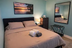 Hot Tub, Walk to Caesars, Free Parking, Sleeps 8 - Image 2