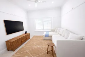 Mr Gipps, Heritage Home, Central, Sleeps 8 - Image 4