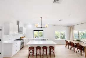 Mr Gipps, Heritage Home, Central, Sleeps 8 - Image 2