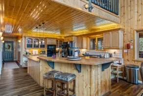 A Bear's View Lux Cabin 4Bd/4.5Ba 8 Beds Sleeps 12 - Image 3
