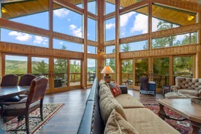 A Bear's View Lux Cabin 4Bd/4.5Ba 8 Beds Sleeps 12 - Image 2