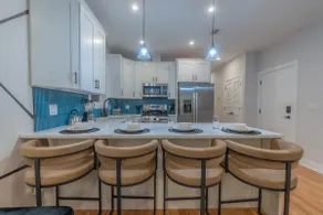 Pristine Pad, Sleep 12, Free parking, 3BRs, 10%OFF - Image 2