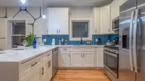 Pristine Pad, Sleep 12, Free parking, 3BRs, 10%OFF - Image 4