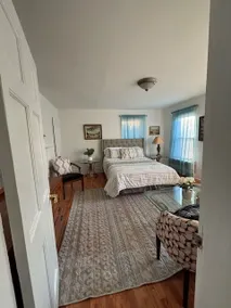 Cozy Classical Apartment in Downtown Newton - Image 5