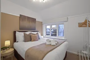 Stylish 3-Bed Countryside House, Peace & Privacy - Image 3