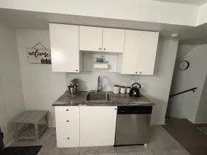 Private Suite Dog Friendly | Patio & Yard - Image 5