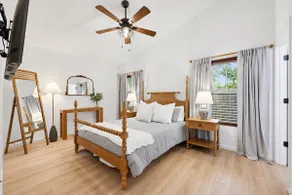 Cozy Coastal Cottage Minutes to Beach and Downtown - Image 2