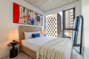 Urban Luxe Stay | Free Parking & EV Charger - Image 3
