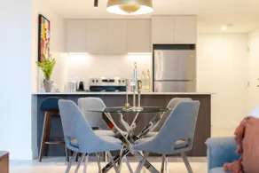 Urban Luxe Stay | Free Parking & EV Charger - Image 2