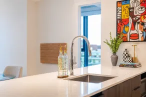 Urban Luxe Stay | Free Parking & EV Charger - Image 4