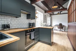Designer Apartment - Central Luton - Image 3