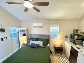 Cozy Quiet Private Cottage Retreat Near Everything - Image 2