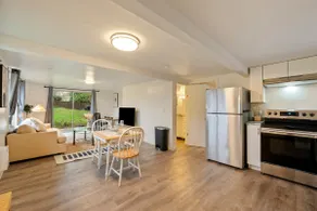 Charming 1BR/1BA Cottage @Lynnwood - Image 2