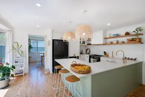 Luxurious & spacious retreat near Swan Lake - Image 4