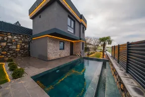 Luxury Villa with Hot Pool and Bridge View - Image 2