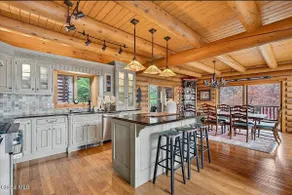 Luxury log cabin, hot tub, 30 mins to Lake George - Image 4