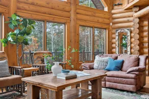 Luxury log cabin, hot tub, 30 mins to Lake George - Image 4