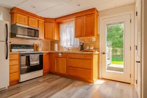 Cozy Cottage with backyard - Image 5