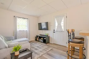 Cozy Cottage with backyard - Image 4