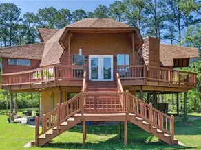 Beautiful Home on a Private 7 Acre Peninsula - Image 2