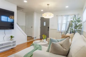Luxury Stay Near DC Free Parking + 2BR - Image 5