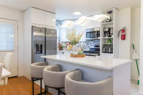 Luxury Stay Near DC Free Parking + 2BR - Image 2