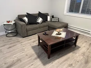 Beautiful guest suite with private parking Pad - Image 5