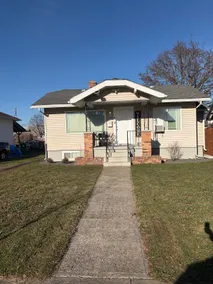 Adorable 3 Bedroom 2 Level House - Image 2